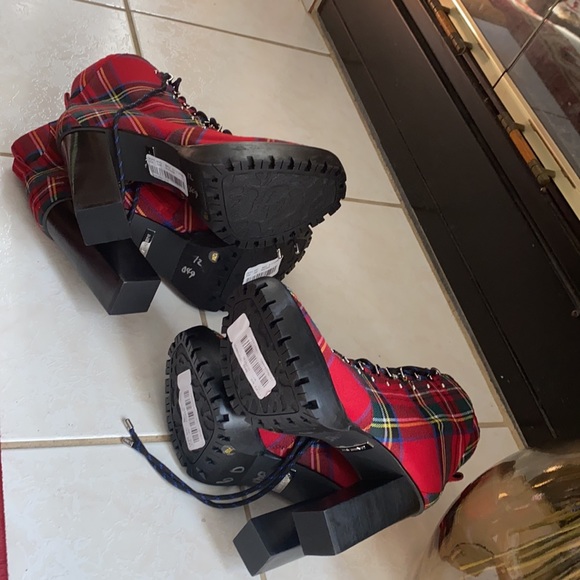 Ambelynn Plaid Heeled Hiker Lug Sole Combat Bootie - Picture 10 of 12